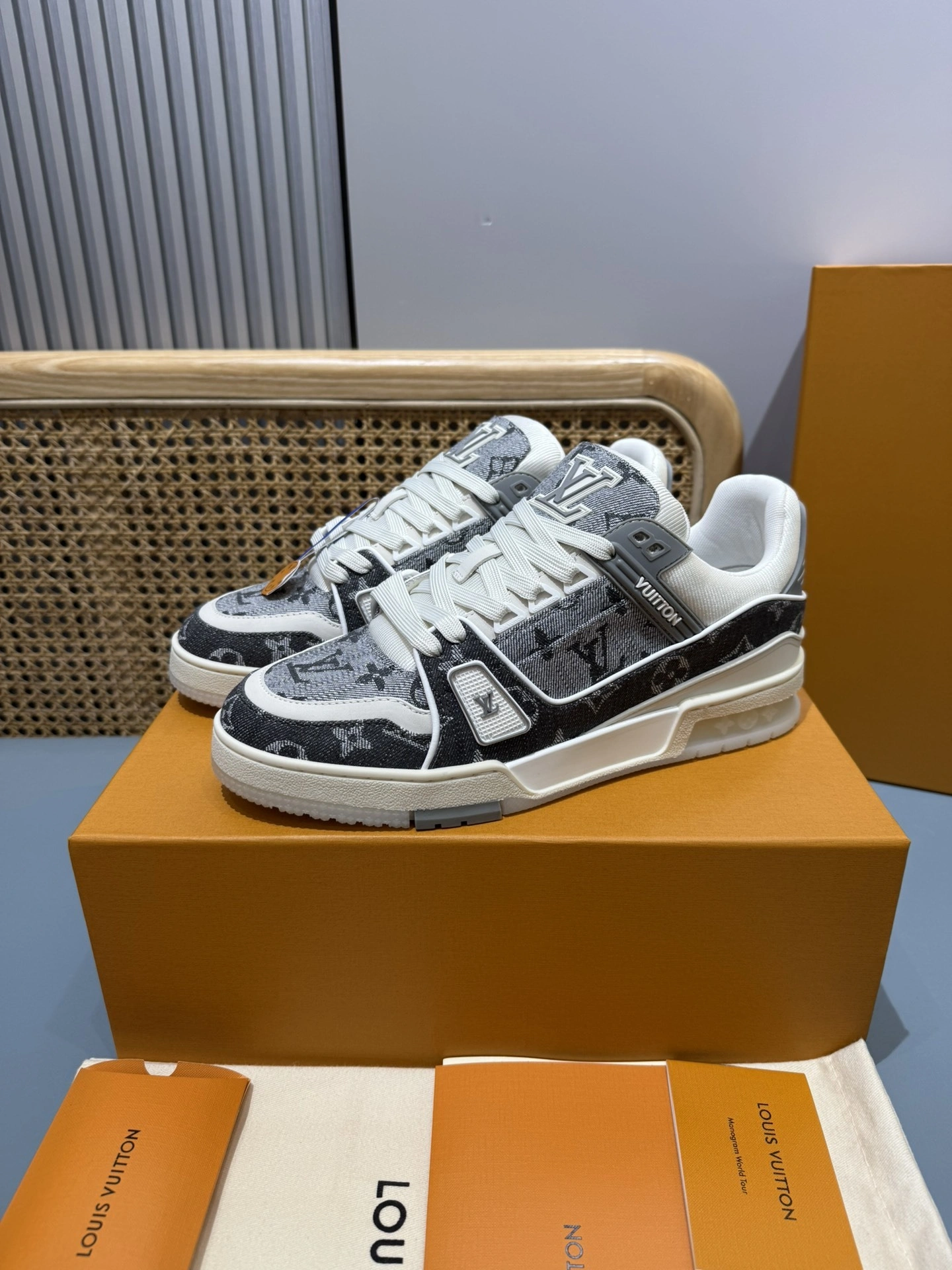 OOBB-- 8V 1ADHIZ Trainer Calfskin item:E-X430L0314B