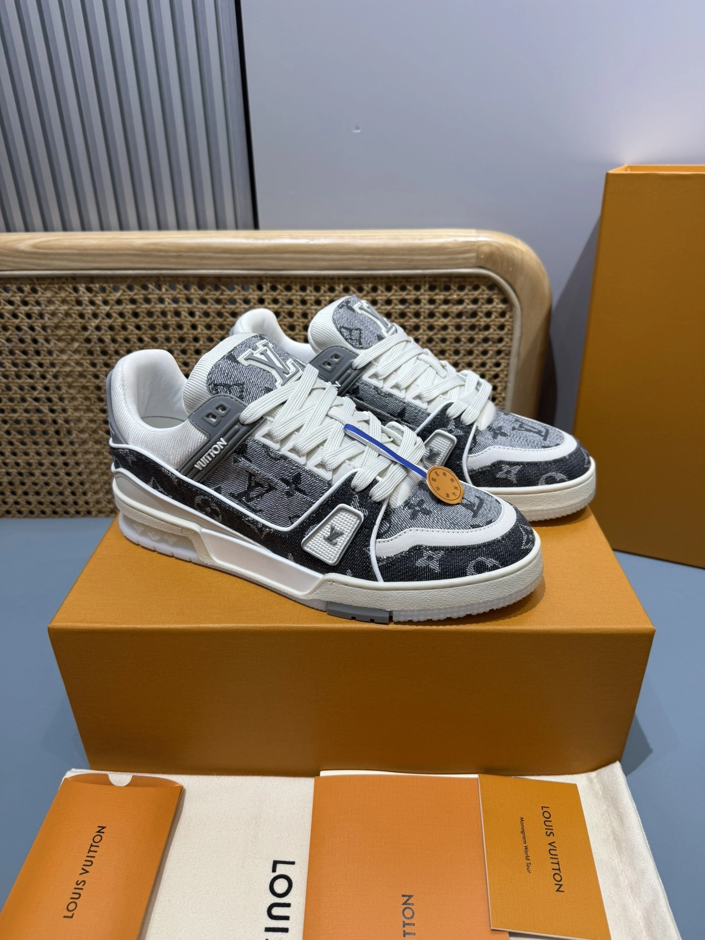 OOBB-- 8V 1ADHIZ Trainer Calfskin item:E-X430L0314B