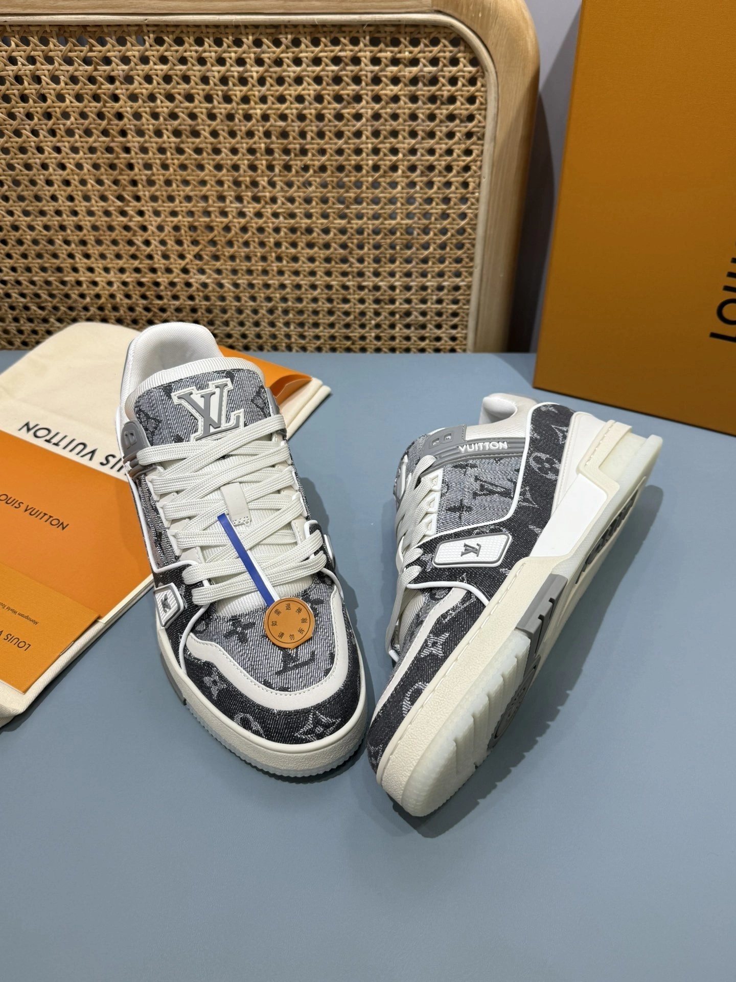 OOBB-- 8V 1ADHIZ Trainer Calfskin item:E-X430L0314B