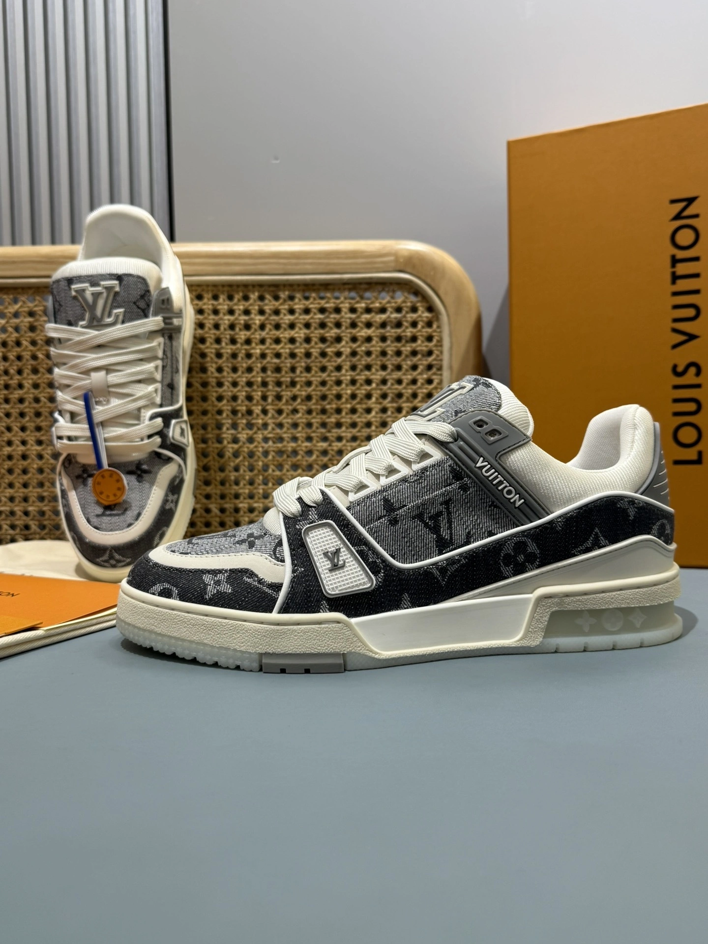 OOBB-- 8V 1ADHIZ Trainer Calfskin item:E-X430L0314B