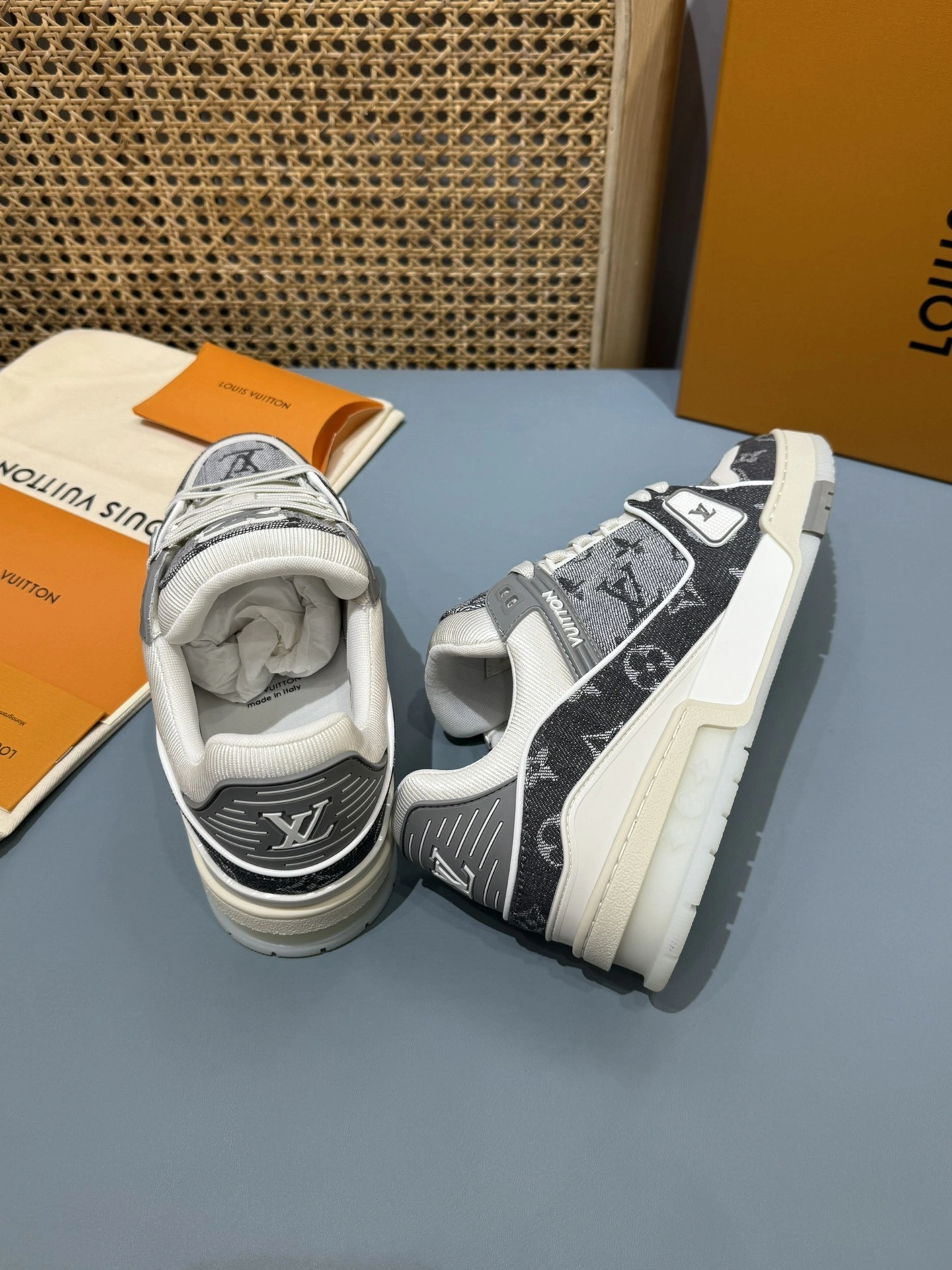OOBB-- 8V 1ADHIZ Trainer Calfskin item:E-X430L0314B