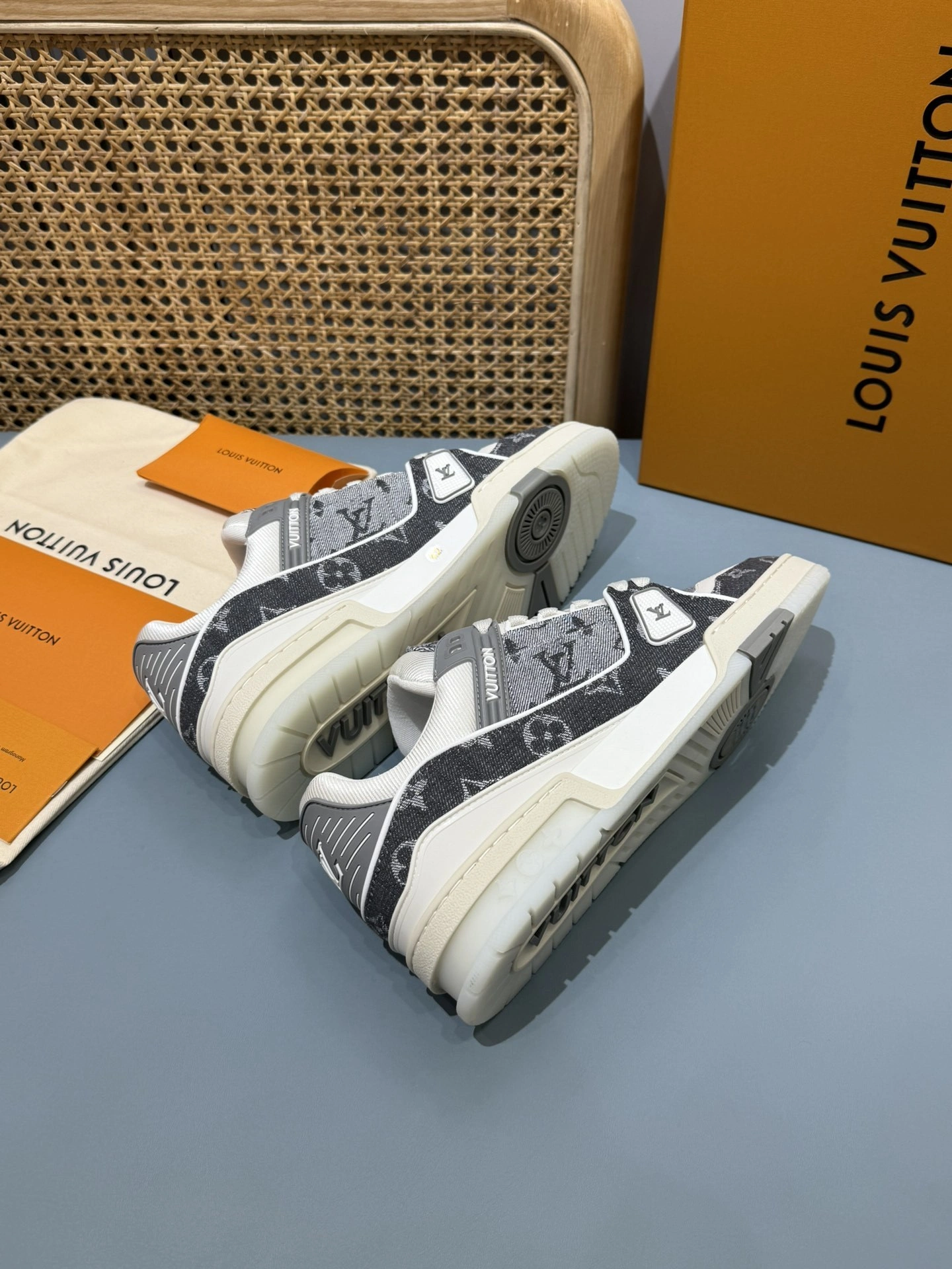 OOBB-- 8V 1ADHIZ Trainer Calfskin item:E-X430L0314B