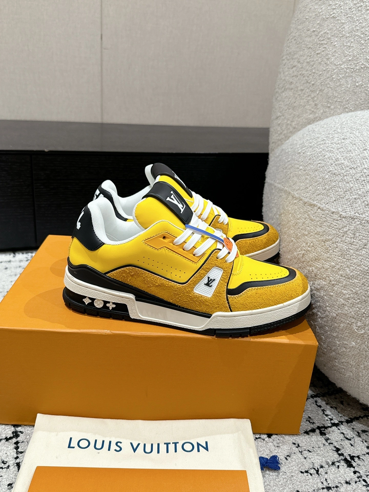 OOBB-- 8V 1ADHVD Trainer cowhide Thick soles： 3CM item:E-X187A0926