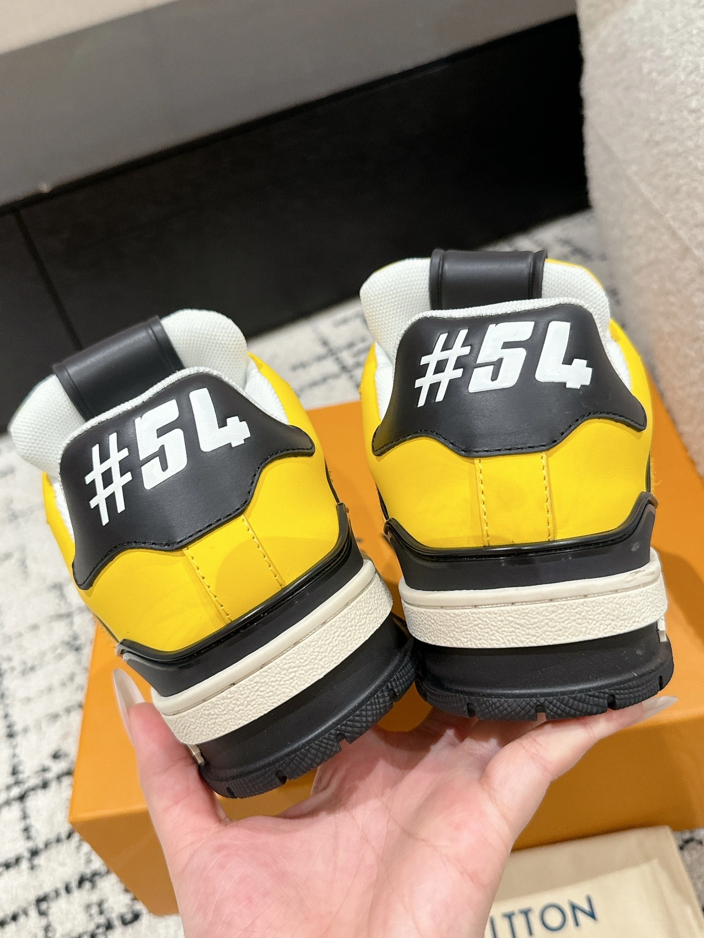 OOBB-- 8V 1ADHVD Trainer cowhide Thick soles： 3CM item:E-X187A0926