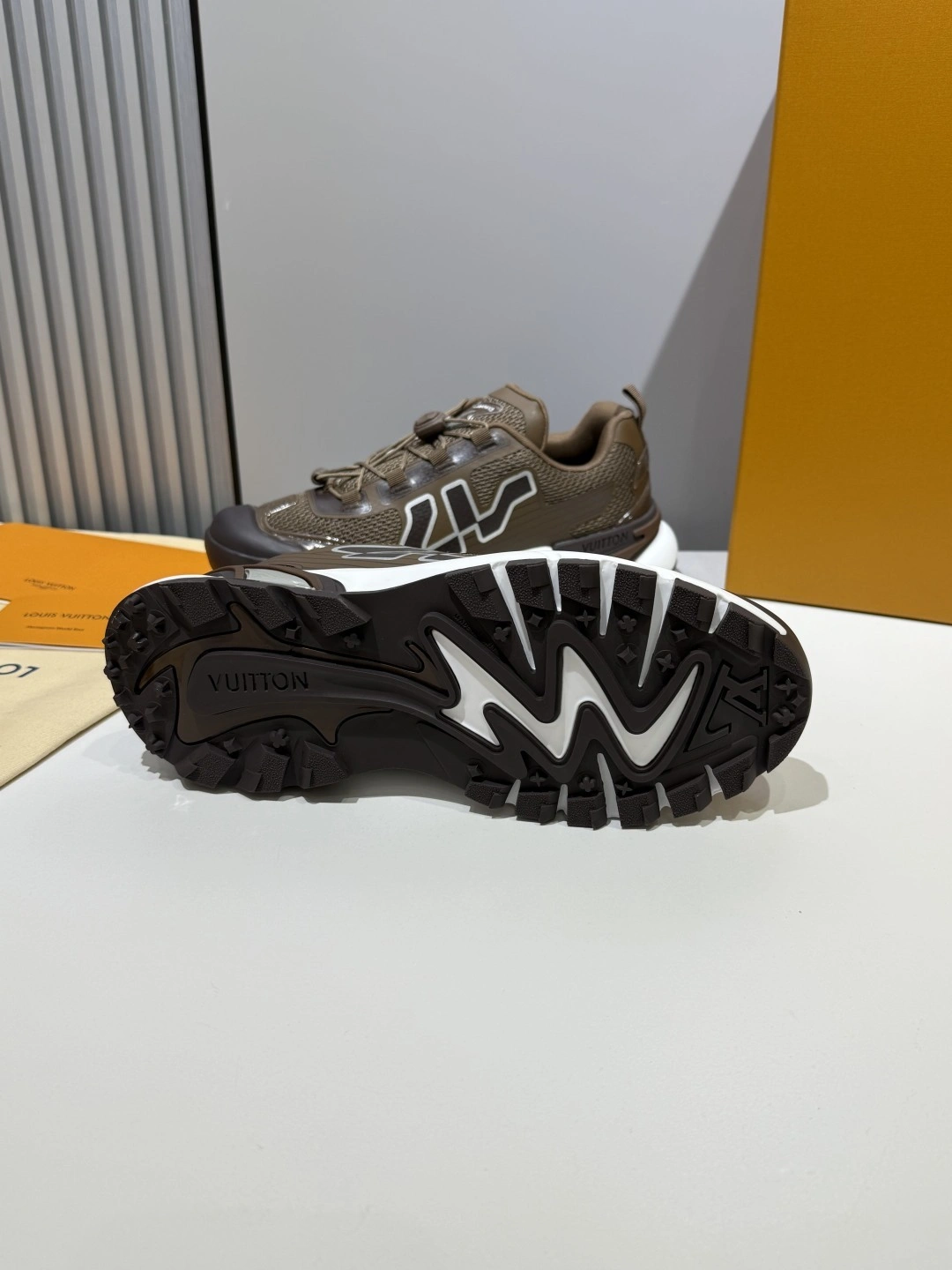 OOBB-- 8V 1AHA70 Runner Tatic item:E-X430F0507