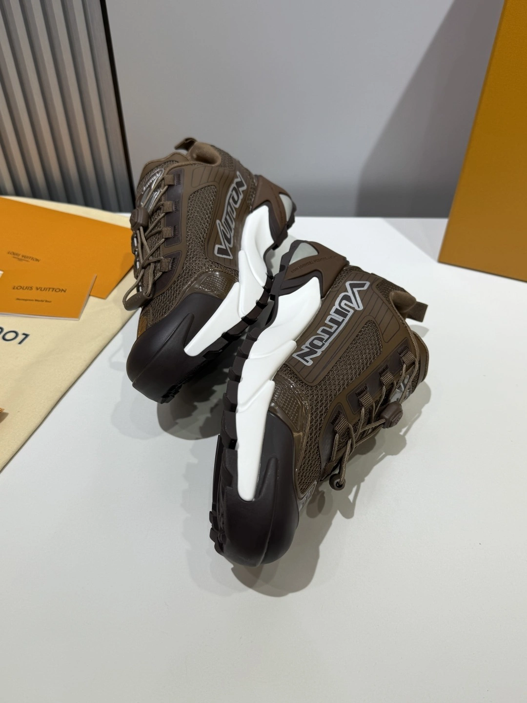 OOBB-- 8V 1AHA70 Runner Tatic item:E-X430F0507