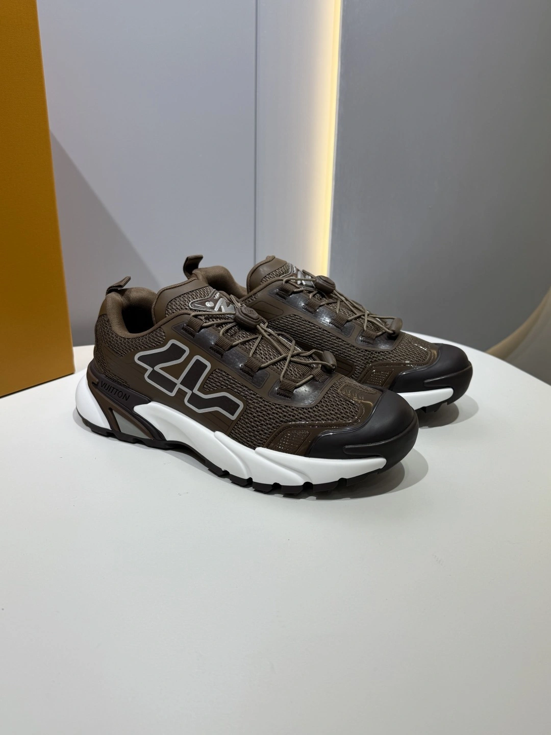 OOBB-- 8V 1AHA70 Runner Tatic item:E-X430F0507