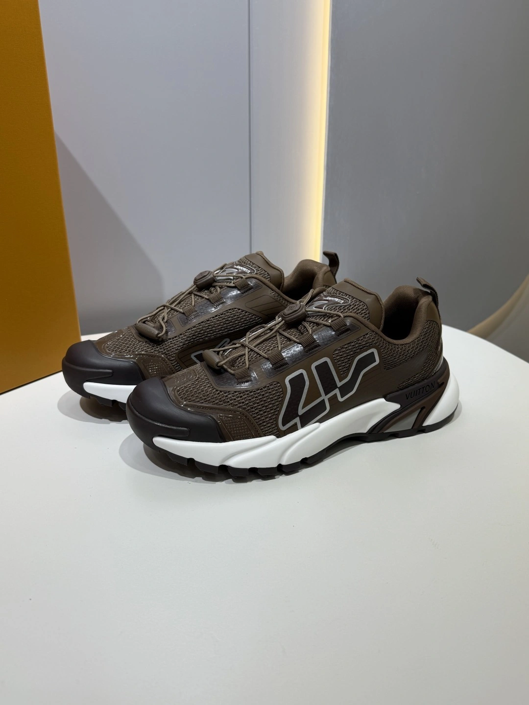 OOBB-- 8V 1AHA70 Runner Tatic item:E-X430F0507