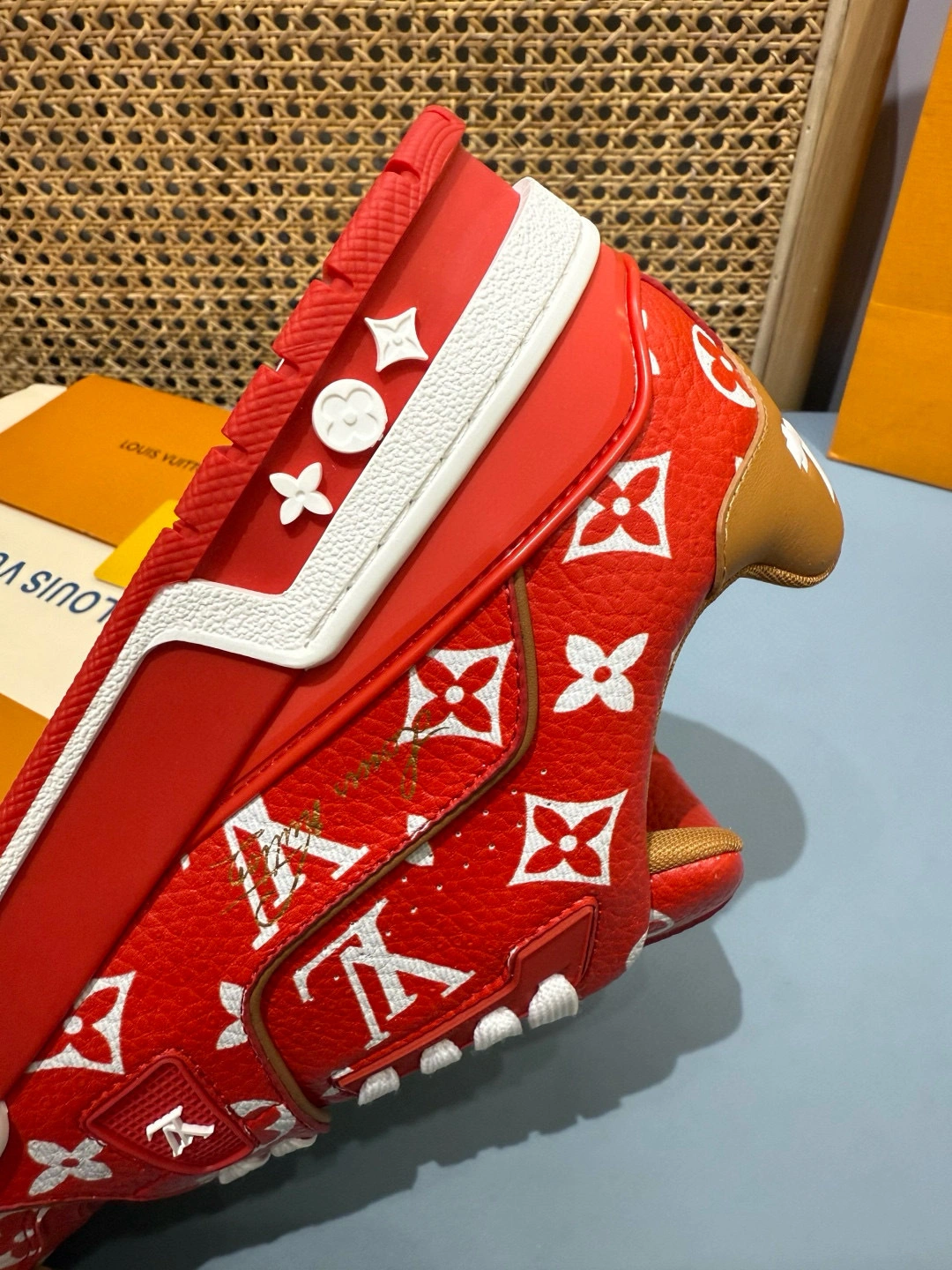OOBB-- 8V 1AHAMY cowhide item:E-X430E2577Y
