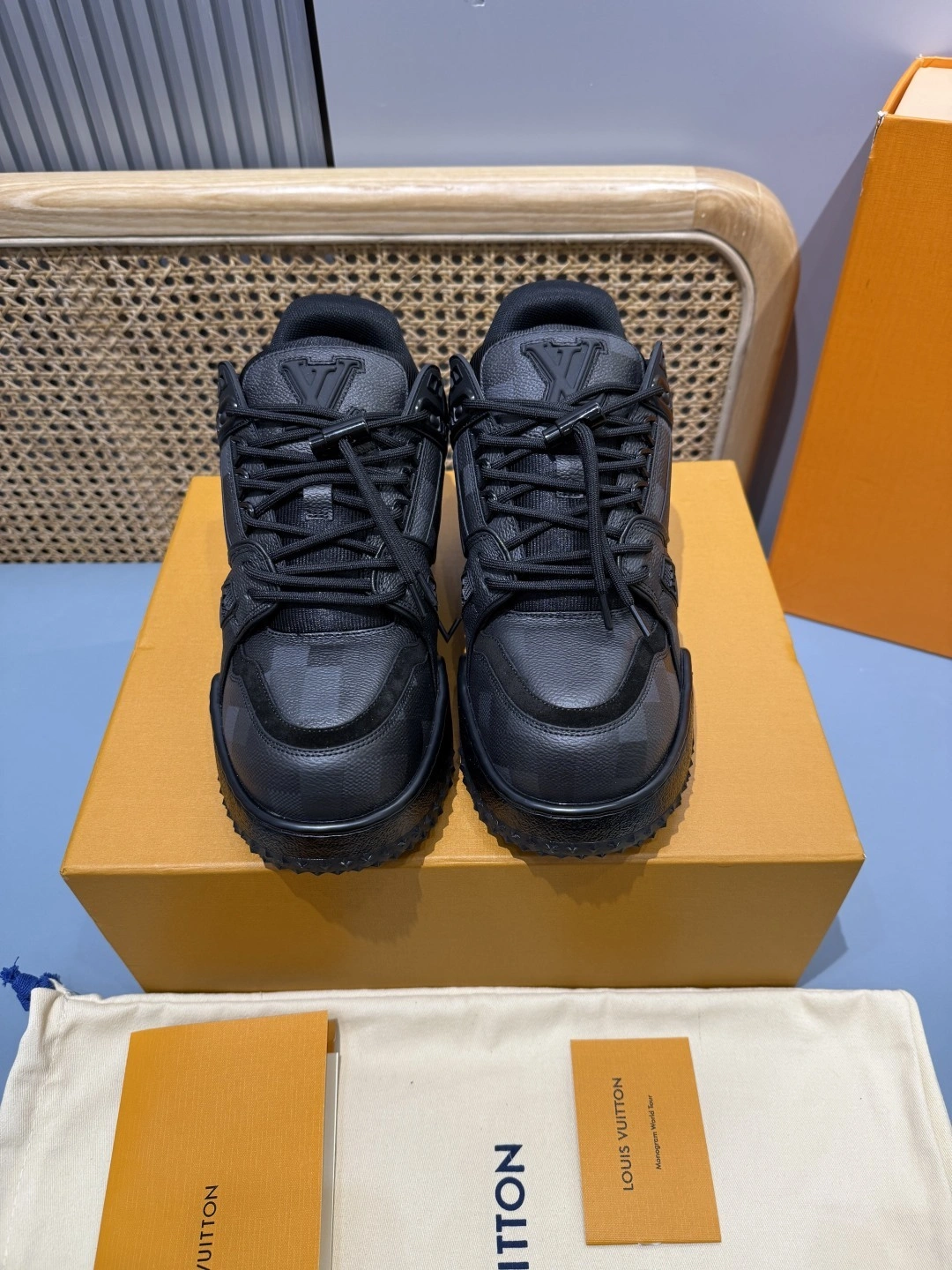 OOBB-- 8V 1AHCRW Calfskin TRAINER MAXI item:E-X430H2703