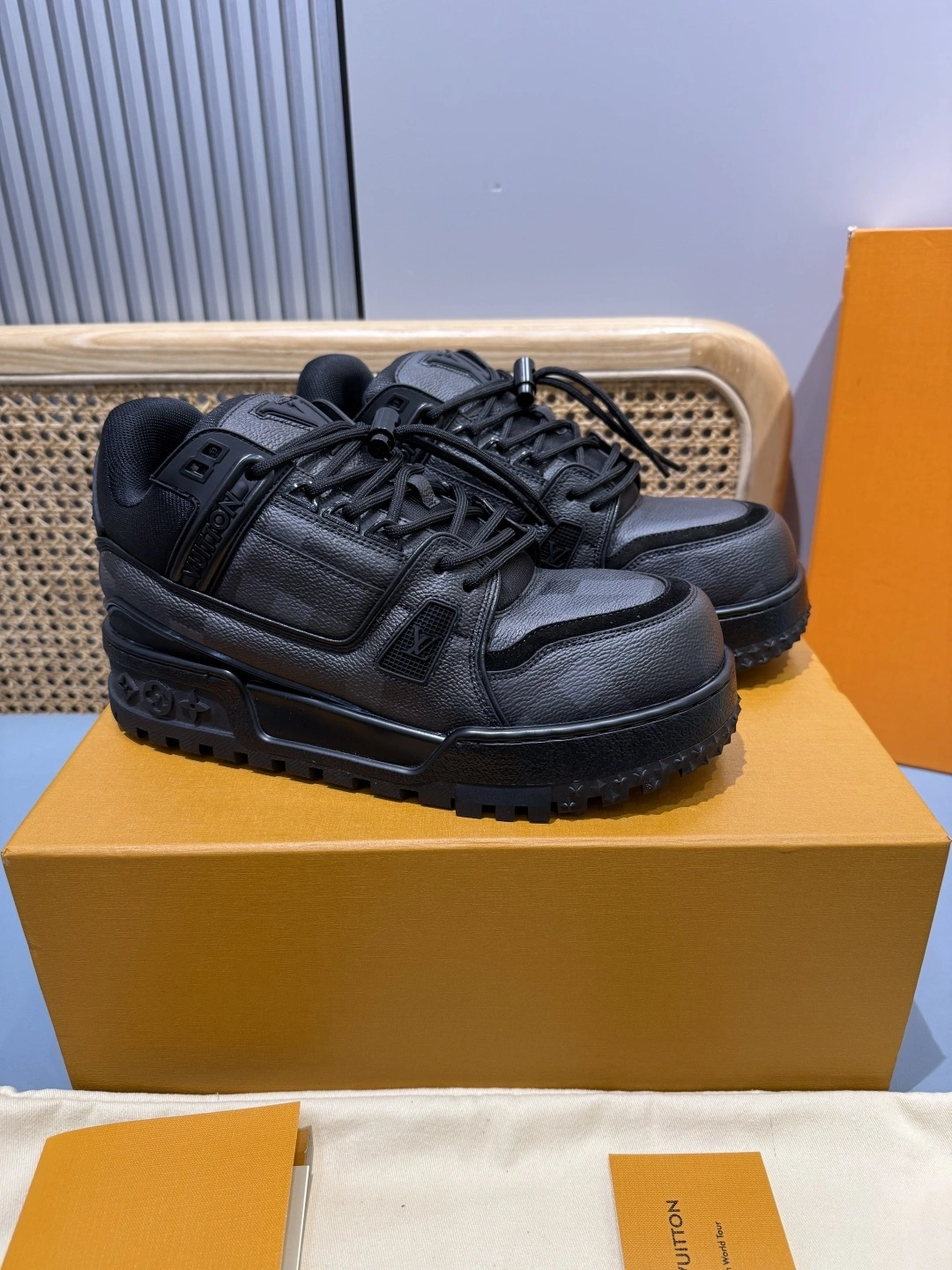 OOBB-- 8V 1AHCRW Calfskin TRAINER MAXI item:E-X430H2703