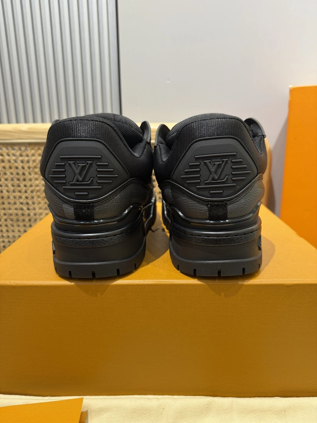OOBB-- 8V 1AHCRW Calfskin TRAINER MAXI item:E-X430H2703