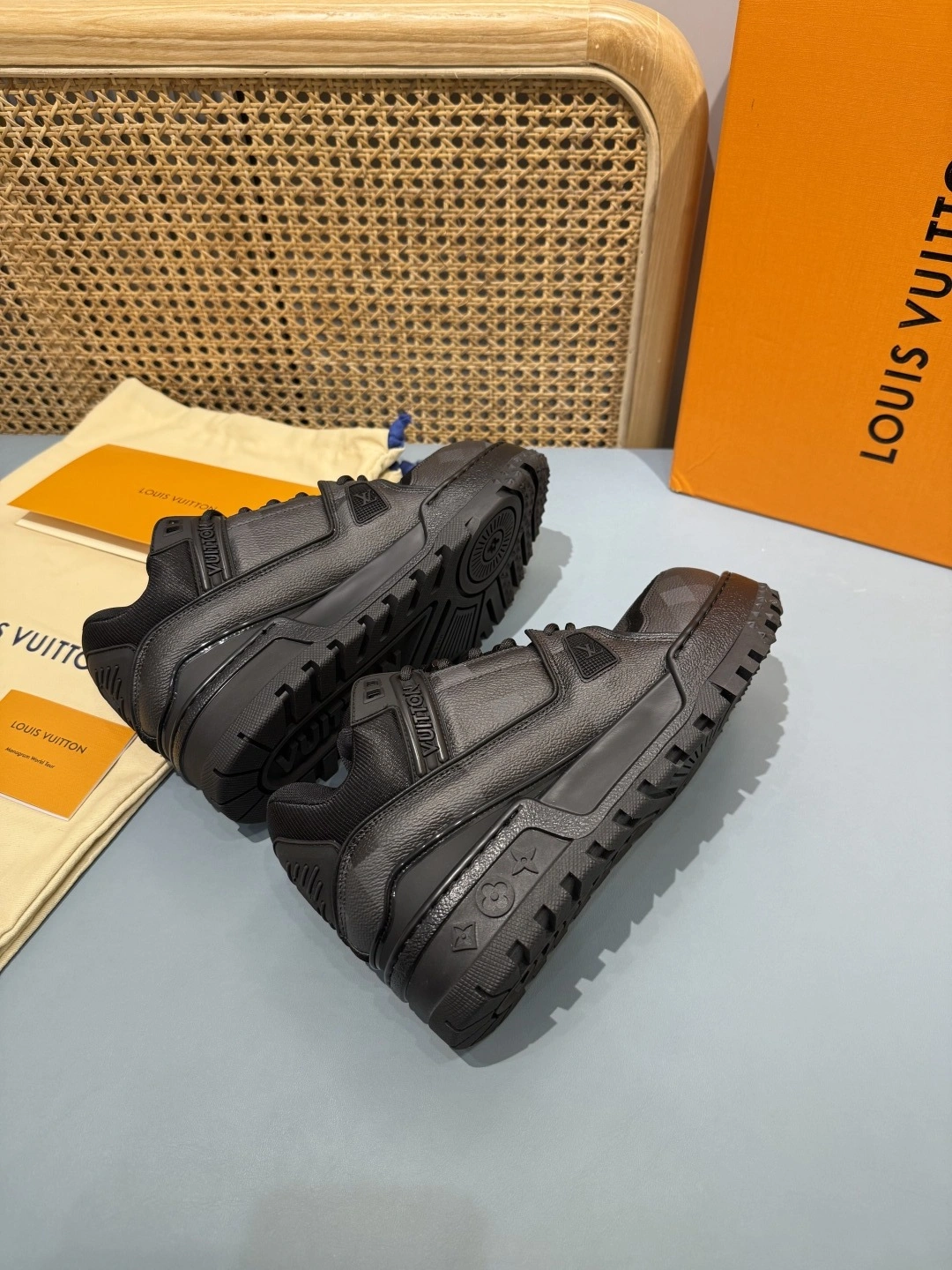 OOBB-- 8V 1AHCRW Calfskin TRAINER MAXI item:E-X430H2703