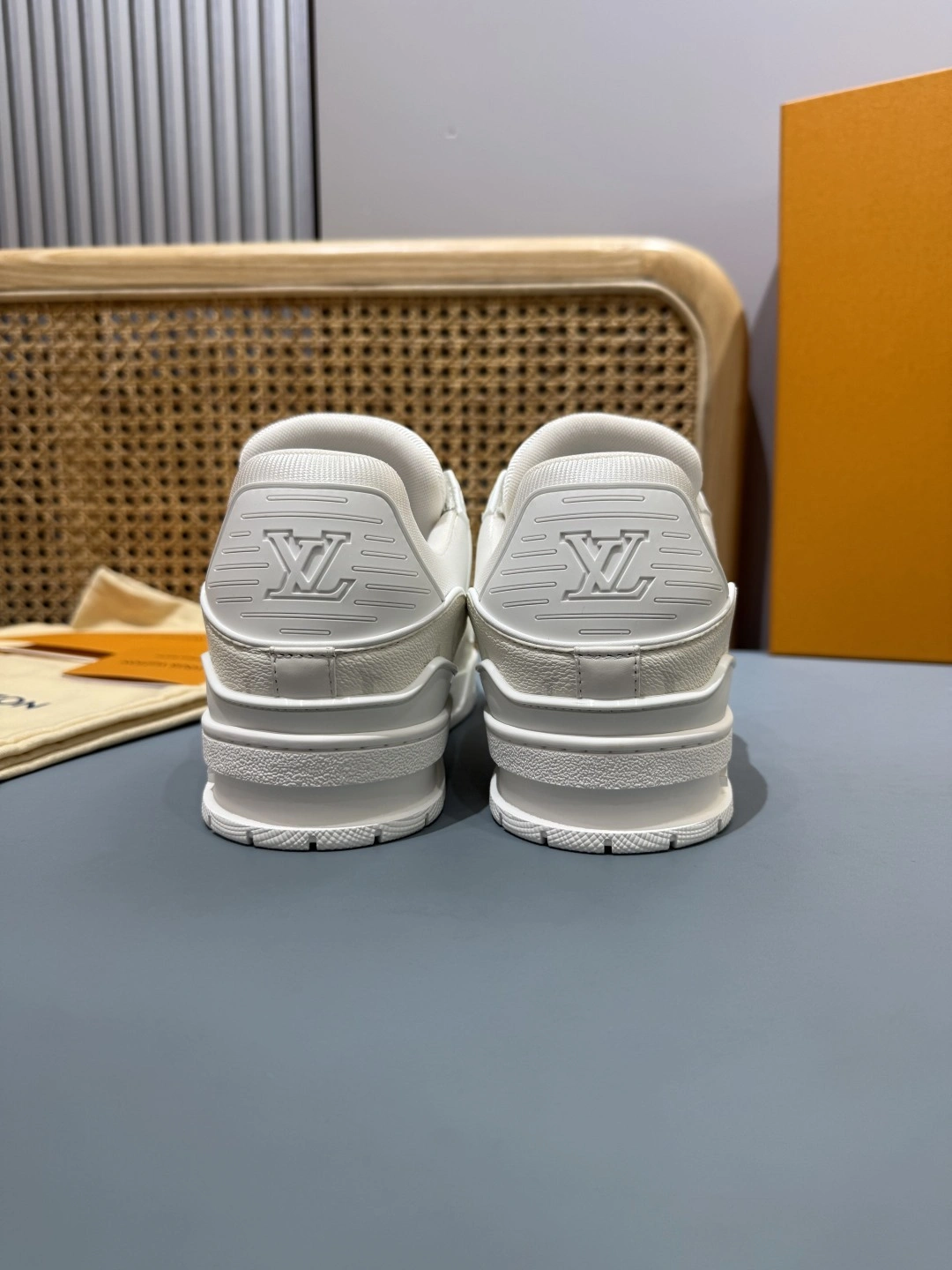 OOBB-- 8V 1AHDN4 cowhide item:E-X430E2511Y