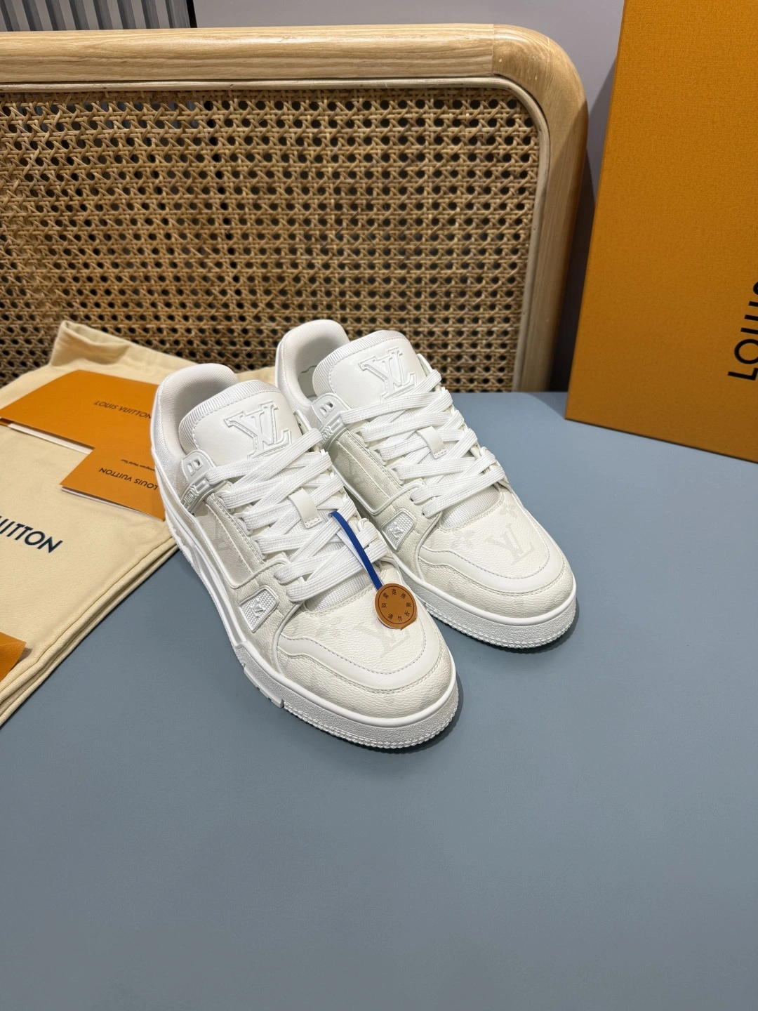 OOBB-- 8V 1AHDN4 cowhide item:E-X430E2511Y