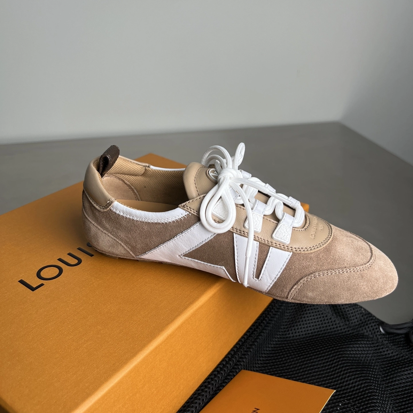 OOBB-- 8V 1AHNFC Sneakerina cowhide item:E-X000F2672