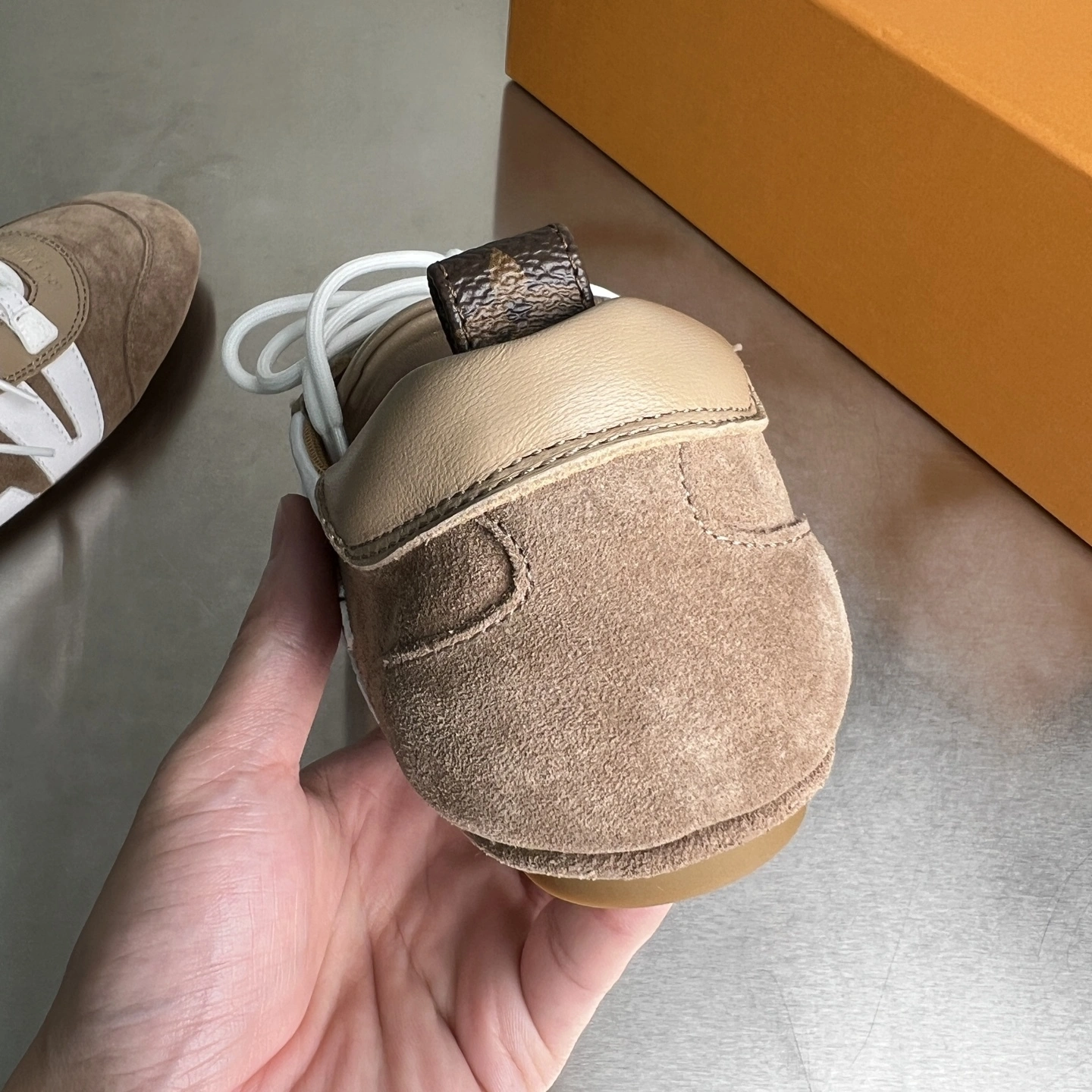 OOBB-- 8V 1AHNFC Sneakerina cowhide item:E-X000F2672