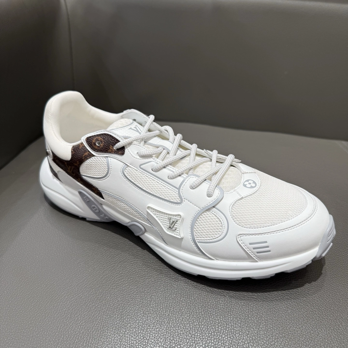 OOBB-- 8V 1AHOEX Olympia item:E-X230F2688