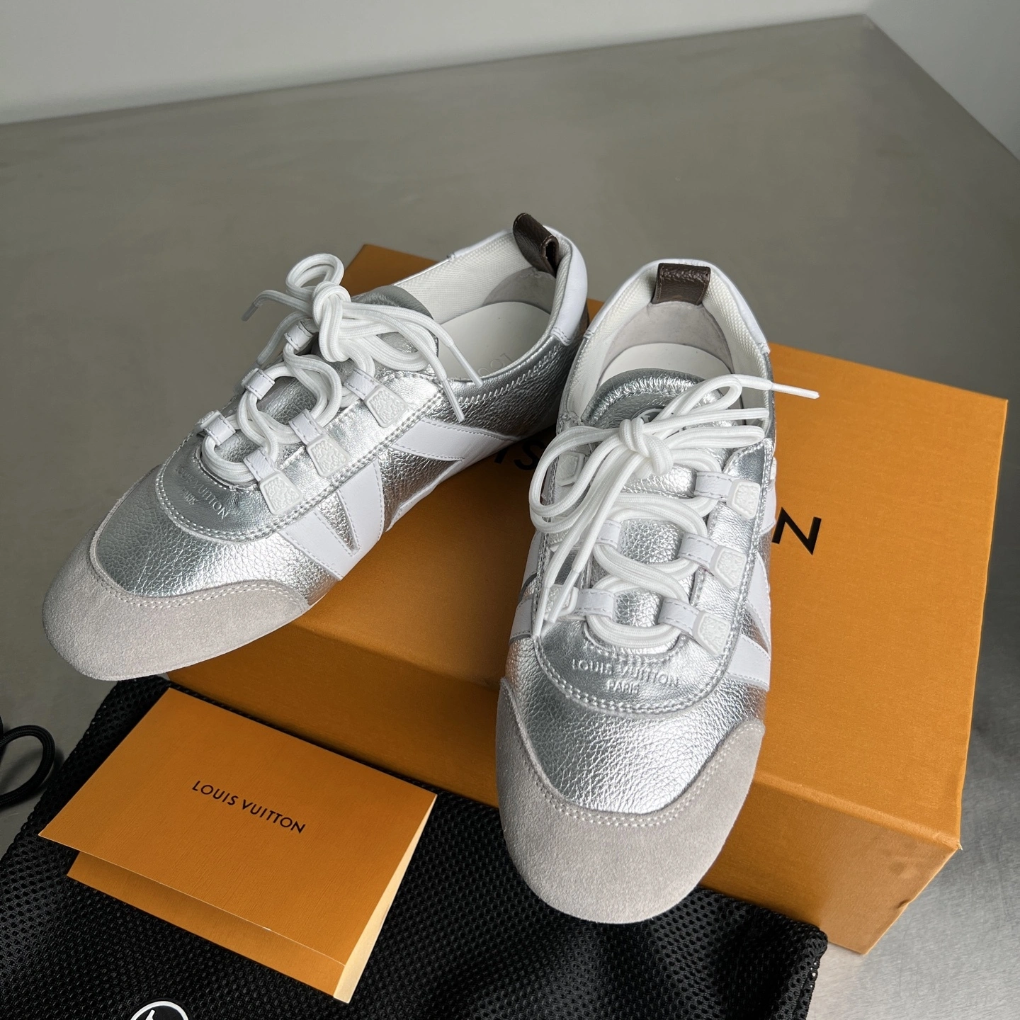 OOBB-- 8V 1AHOJD Sneakerina cowhide item:E-X000F2671