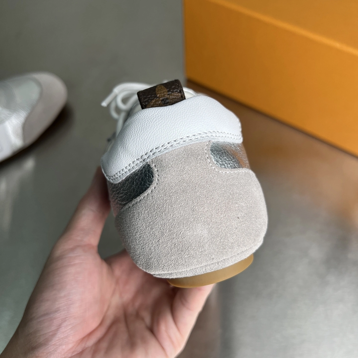 OOBB-- 8V 1AHOJD Sneakerina cowhide item:E-X000F2671