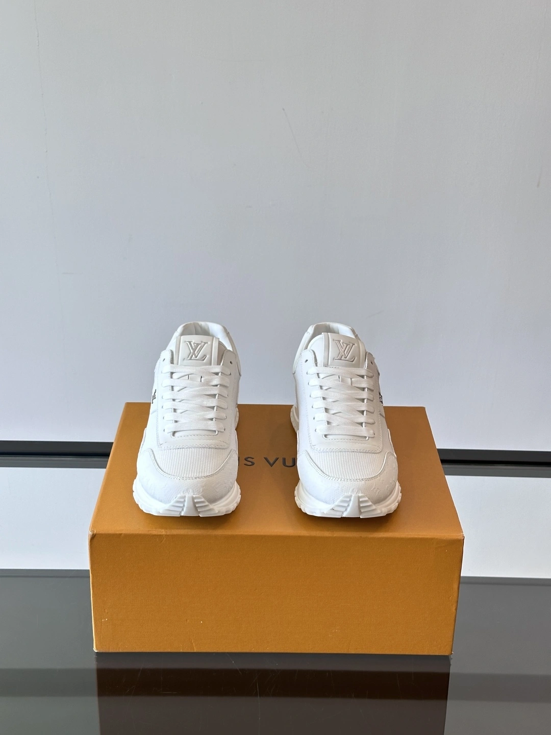 OOBB-- 8V 1AHSQF cowhide item:E-X555H0149