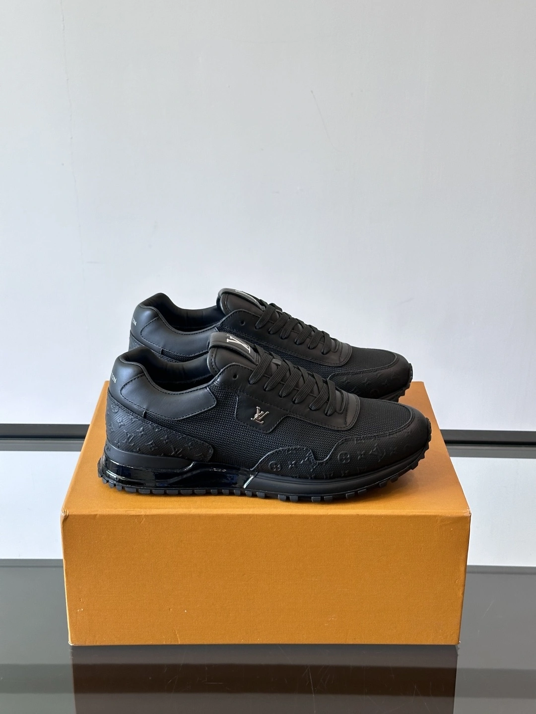 OOBB-- 8V 1AHSR3 cowhide item:E-X555H0150
