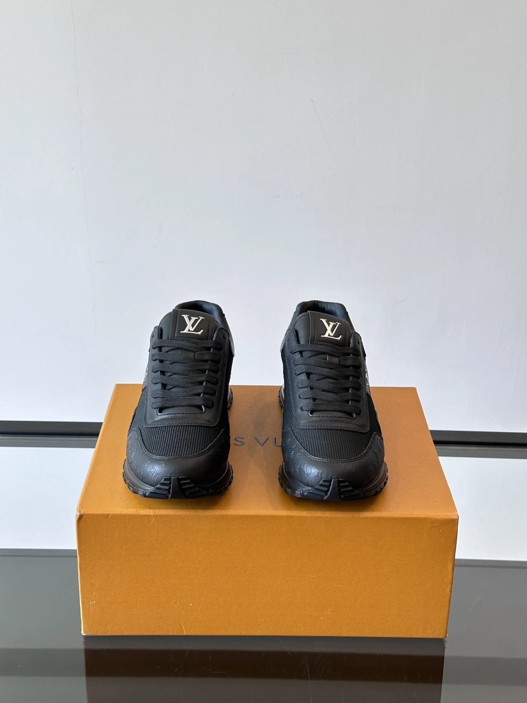 OOBB-- 8V 1AHSR3 cowhide item:E-X555H0150