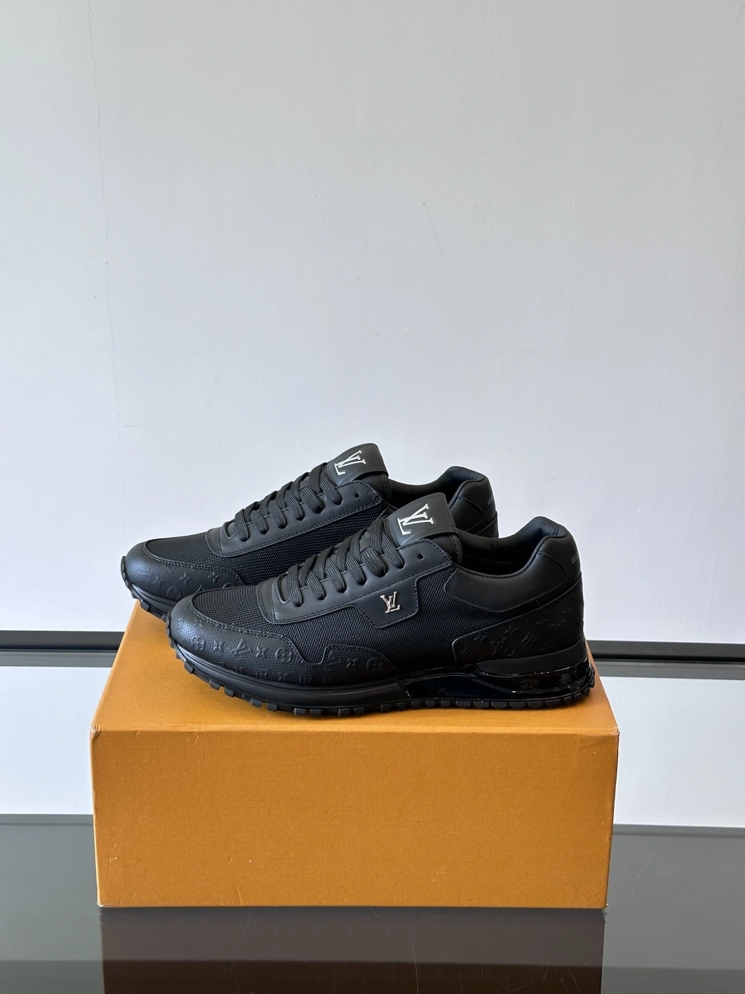 OOBB-- 8V 1AHSR3 cowhide item:E-X555H0150