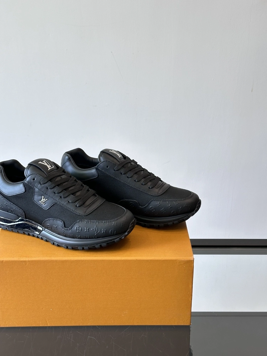 OOBB-- 8V 1AHSR3 cowhide item:E-X555H0150