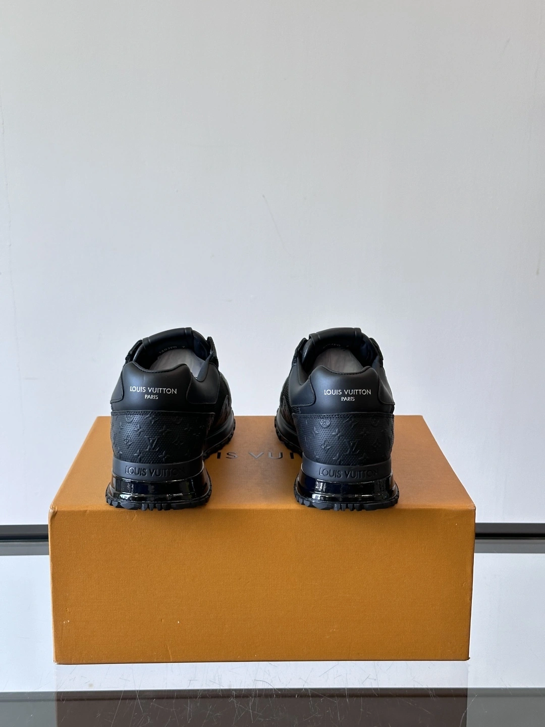 OOBB-- 8V 1AHSR3 cowhide item:E-X555H0150