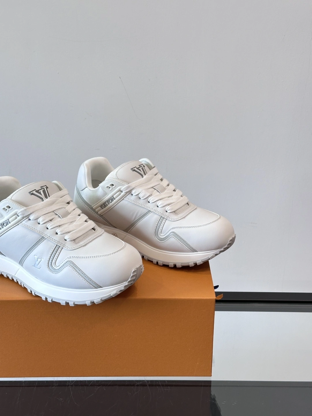 OOBB-- 8V 1AHSRT Run Away Maxi cowhide item:E-X230F2685