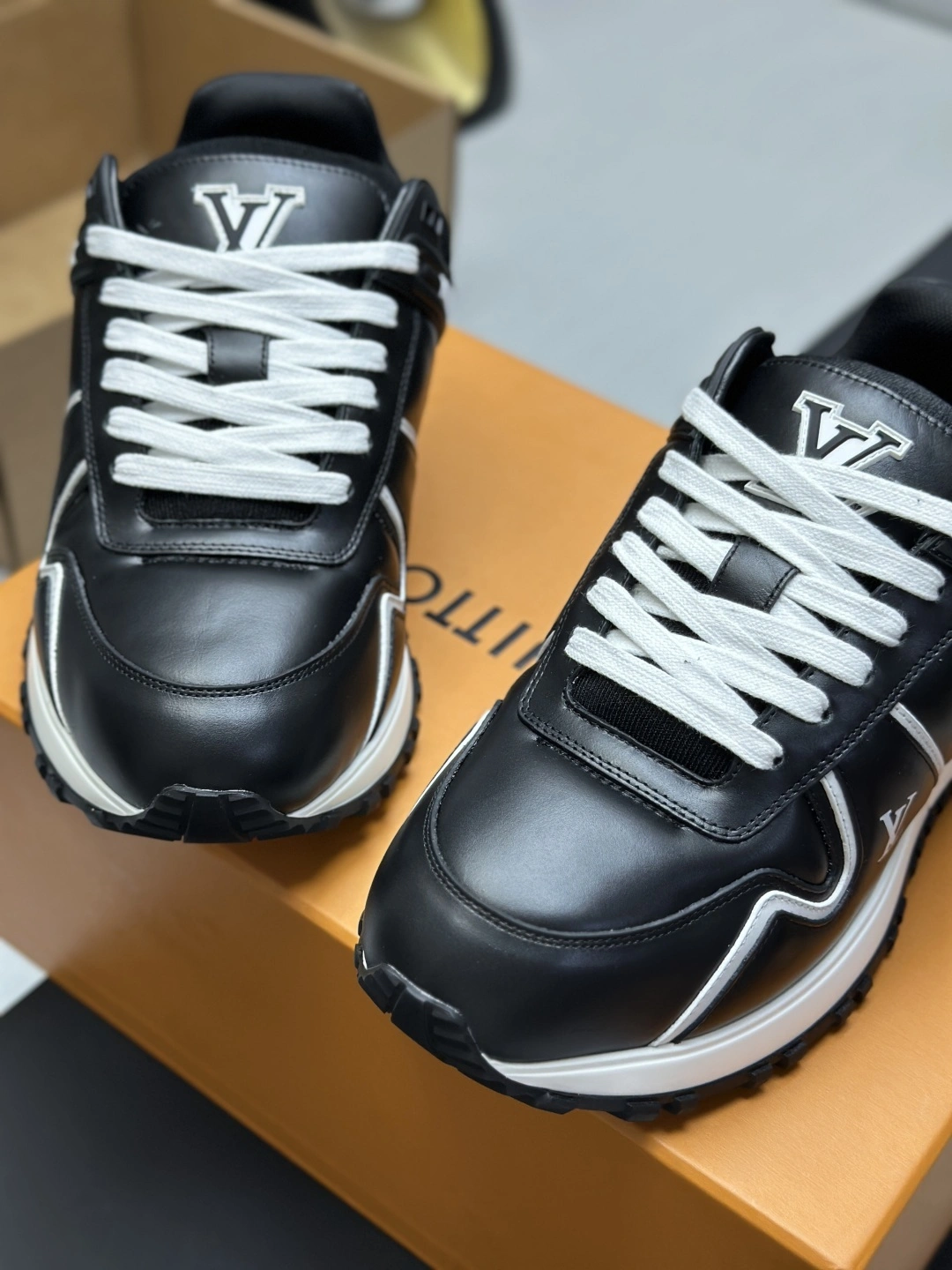 OOBB-- 8V 1AHSS4 cowhide item:E-X000H0811