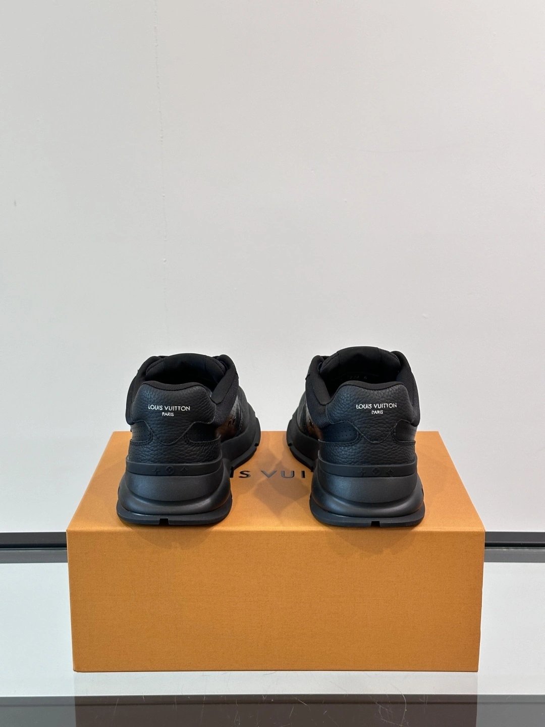 OOBB-- 8V 1AHSSP Calfskin item:E-X158D1048