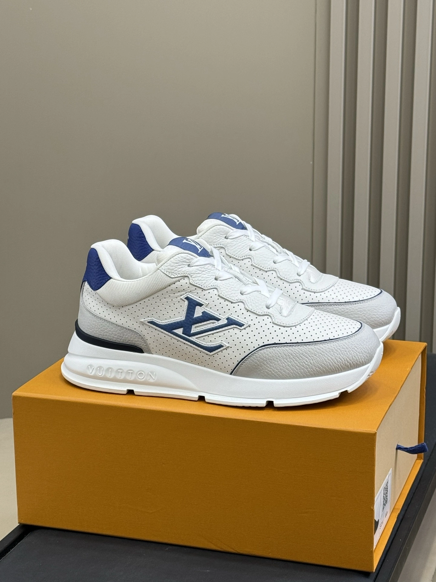 OOBB-- 8V 1AHSUW CALSSIC SNEAKER calfskin item:E-X430E2509Y