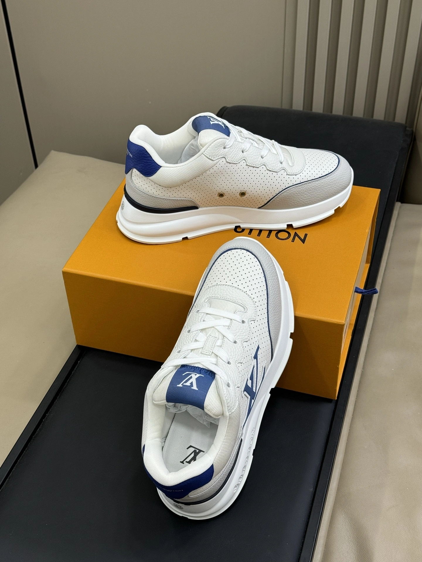 OOBB-- 8V 1AHSUW CALSSIC SNEAKER calfskin item:E-X430E2509Y