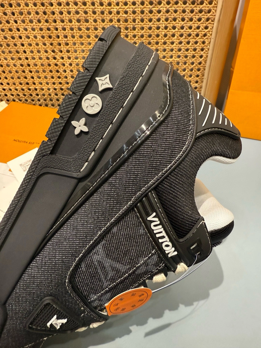 OOBB-- 8V 1AHSZD cowhide item:E-X430E2518Y