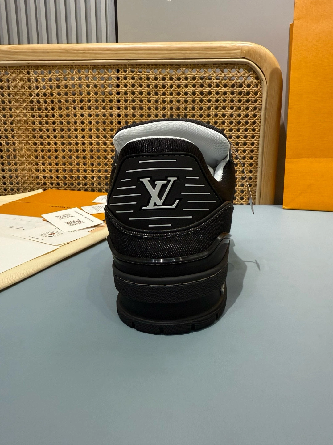 OOBB-- 8V 1AHSZD cowhide item:E-X430E2518Y