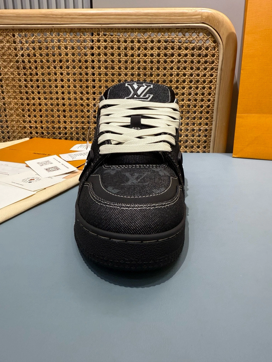 OOBB-- 8V 1AHSZD cowhide item:E-X430E2518Y