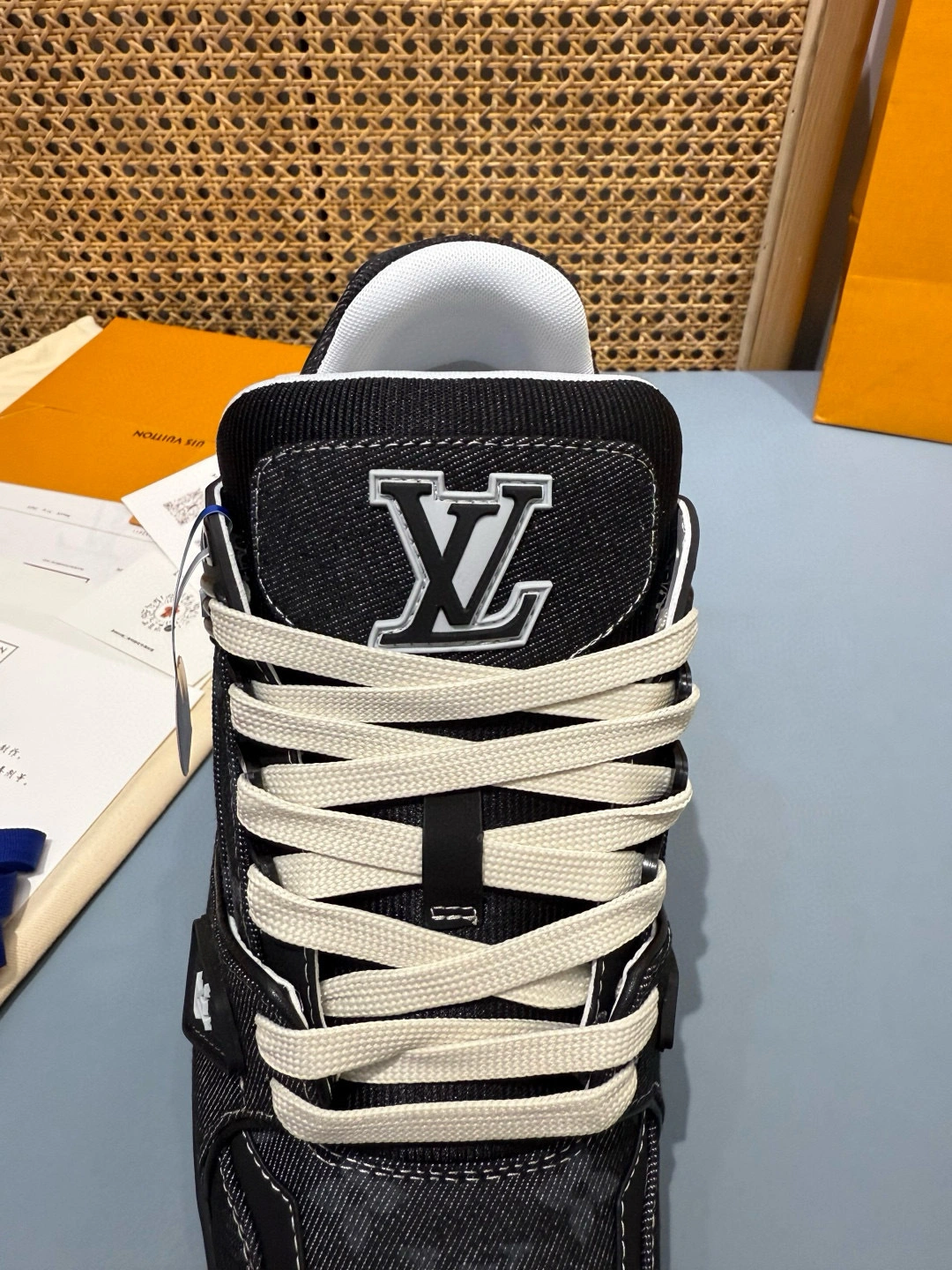 OOBB-- 8V 1AHSZD cowhide item:E-X430E2518Y