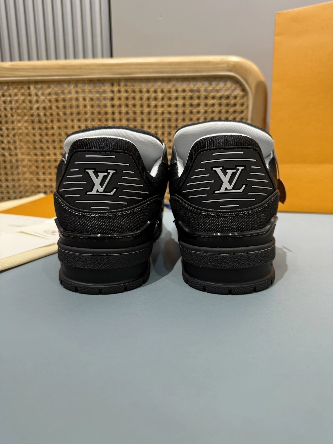 OOBB-- 8V 1AHSZD cowhide item:E-X430E2518Y