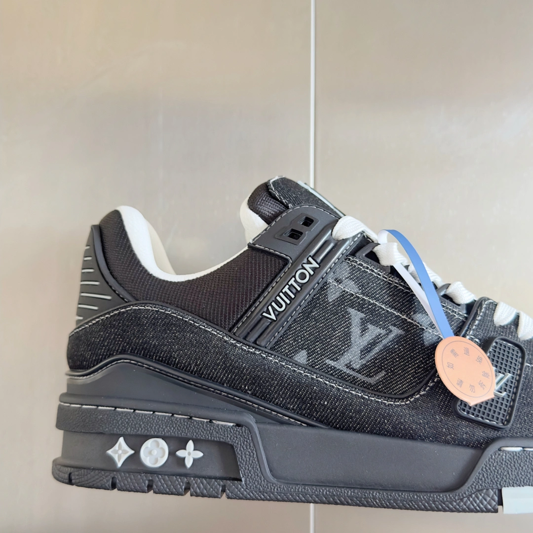 OOBB-- 8V 1AHSZN Trainer item:E-X811H1330