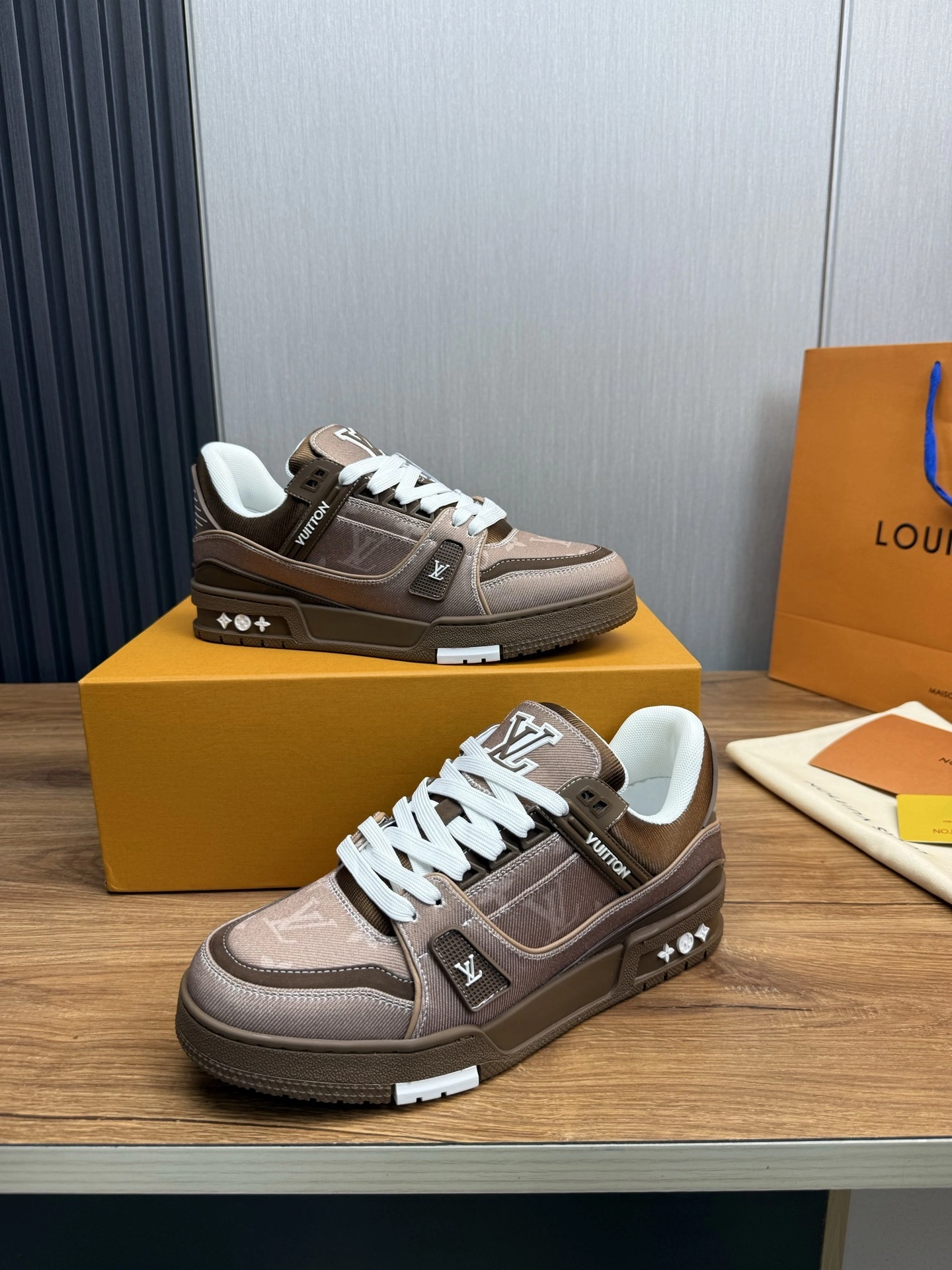 OOBB-- 8V 1AHT27 cowhide Trainer item:E-X158H1328
