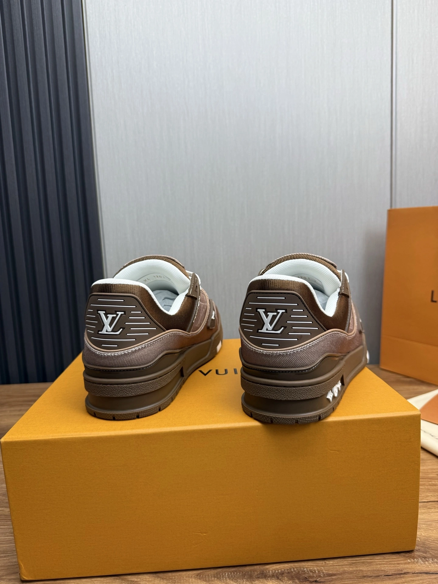 OOBB-- 8V 1AHT27 cowhide Trainer item:E-X158H1328