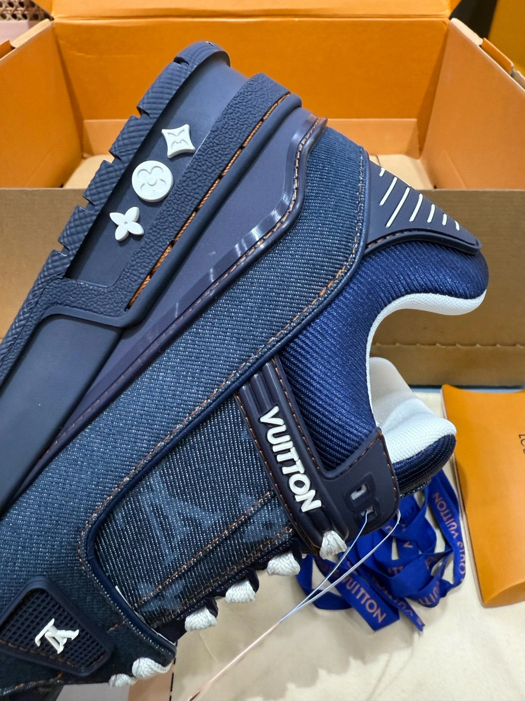 OOBB-- 8V 1AHT37 cowhide item:E-X430E2517Y