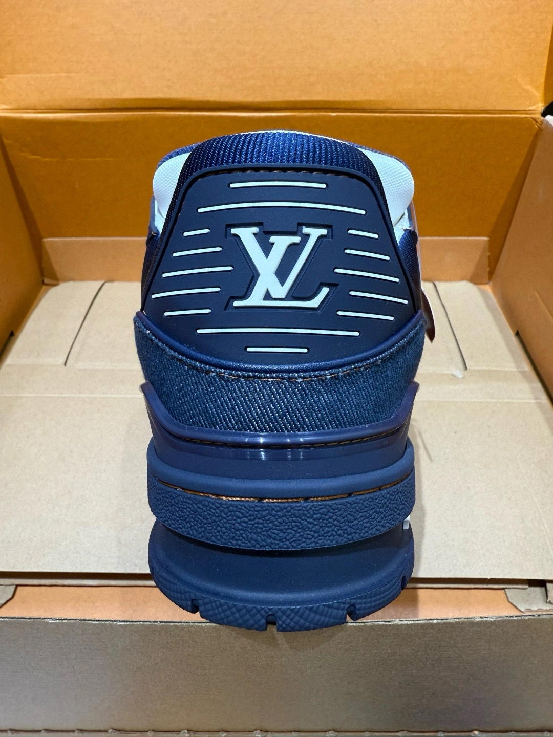 OOBB-- 8V 1AHT37 cowhide item:E-X430E2517Y