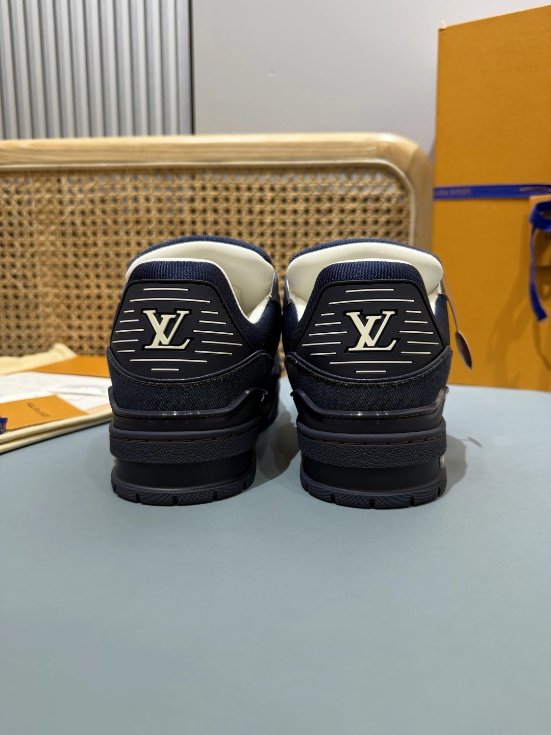 OOBB-- 8V 1AHT37 cowhide item:E-X430E2517Y