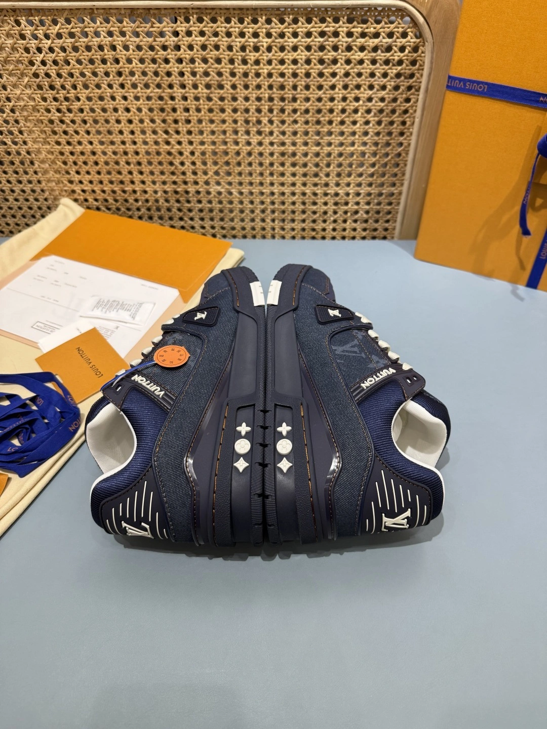 OOBB-- 8V 1AHT37 cowhide item:E-X430E2517Y