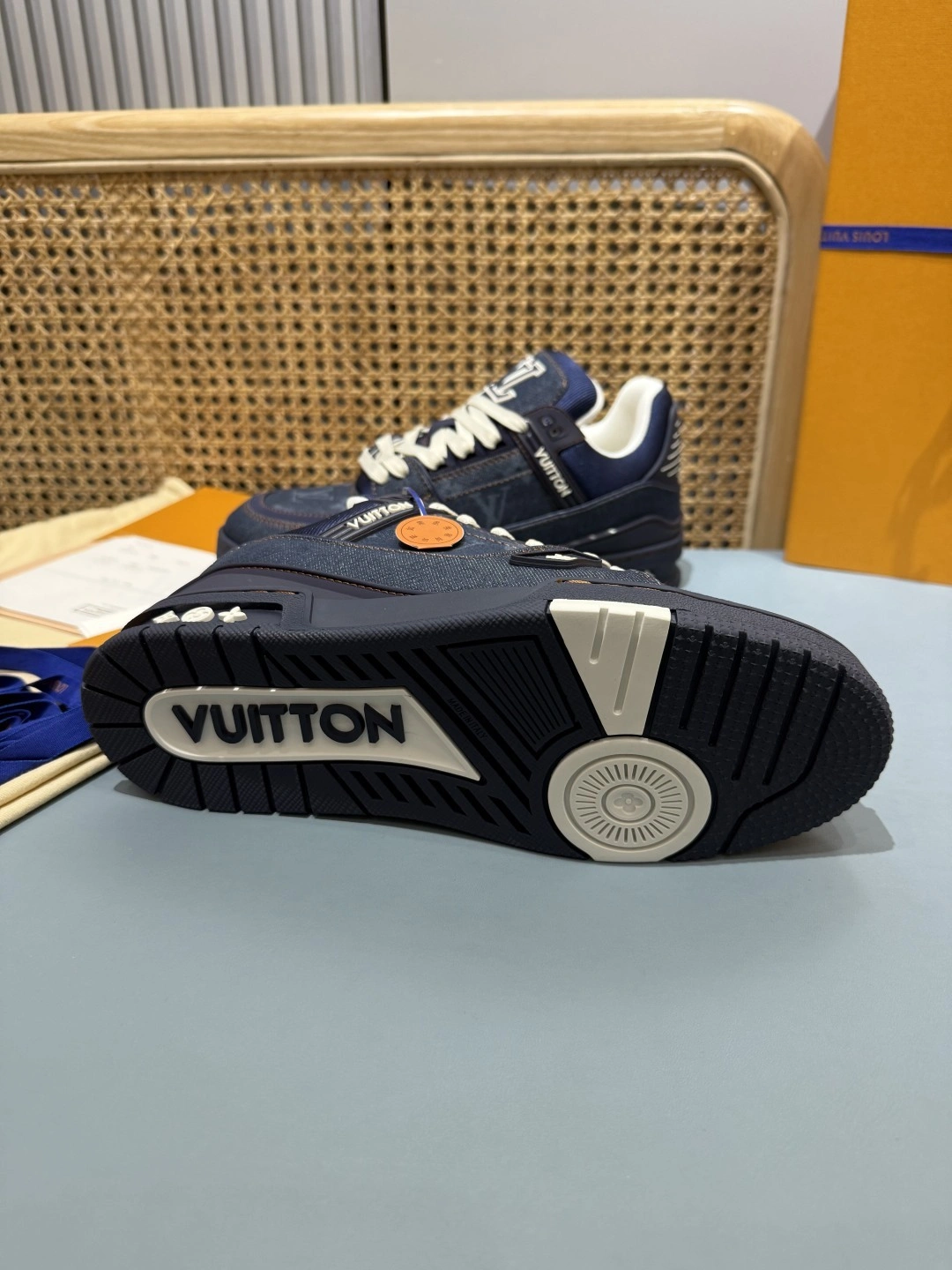OOBB-- 8V 1AHT37 cowhide item:E-X430E2517Y