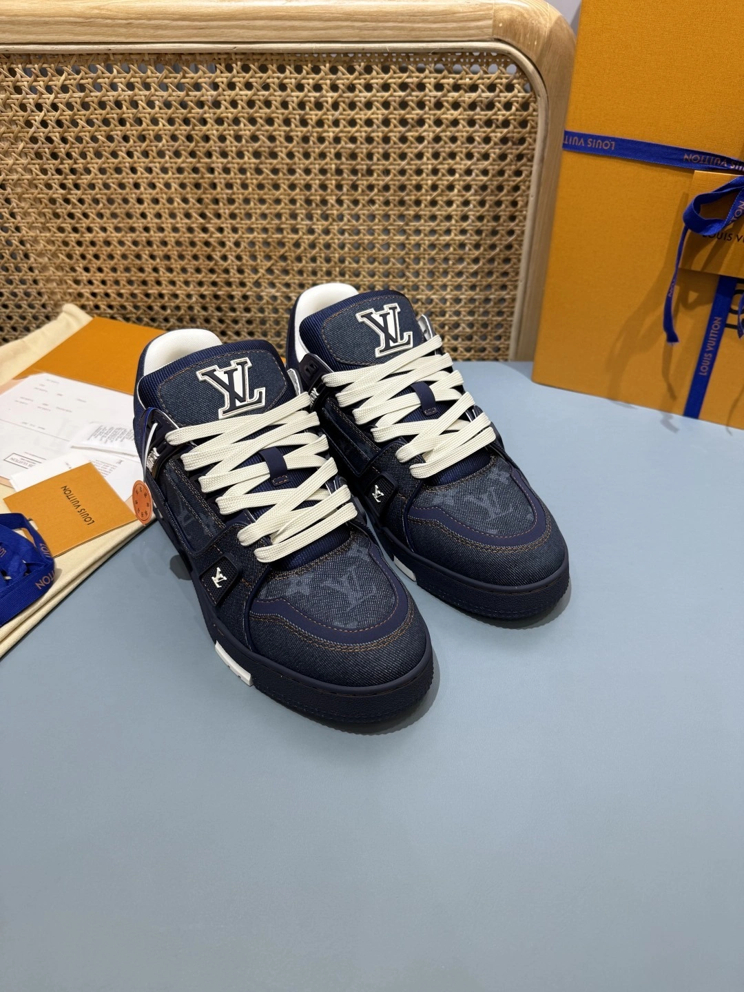 OOBB-- 8V 1AHT37 cowhide item:E-X430E2517Y