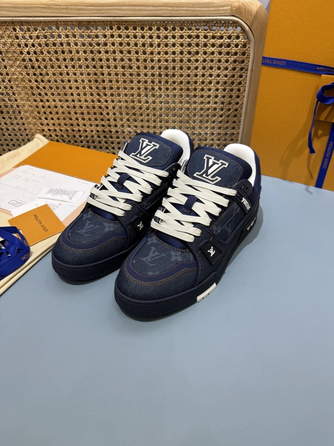 OOBB-- 8V 1AHT37 cowhide item:E-X430E2517Y